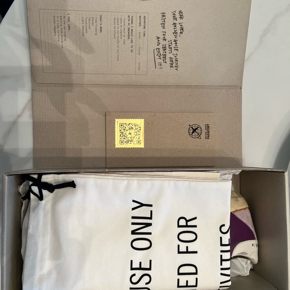 Brand New Still in Box Golden Goose Superstar Classics with Spur - Picture 7 of 7